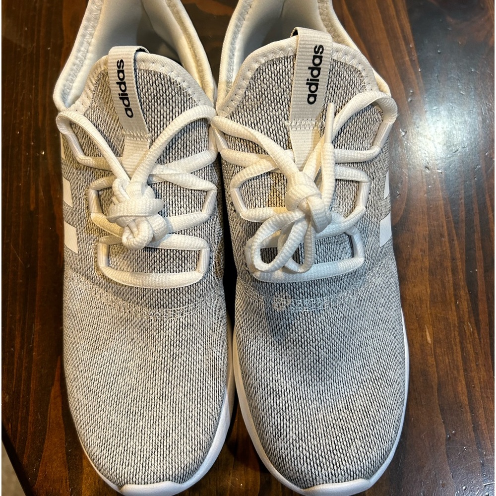 NEW- Adidas cloud foam comfort men’s sneaker- size 10- gray-never worn-